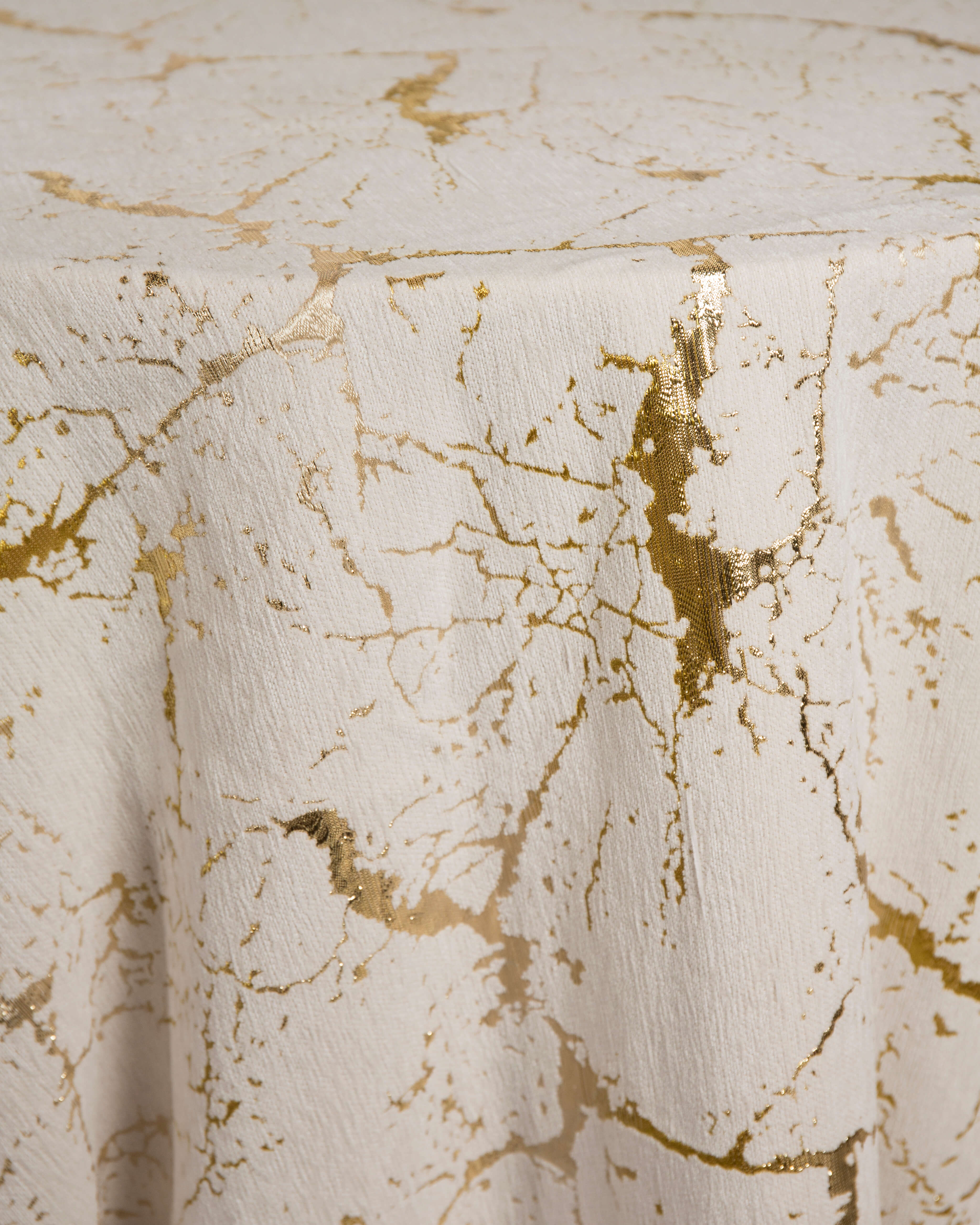 Gold Marble And Crystal: Materials That Define Luxury Design